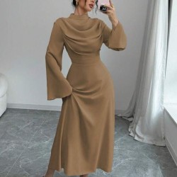 فستان نسائي طويل بياقة عالية