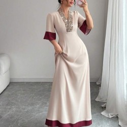 فستان صيفي بتصميم أنيق مع تطريز زهري على الخصر