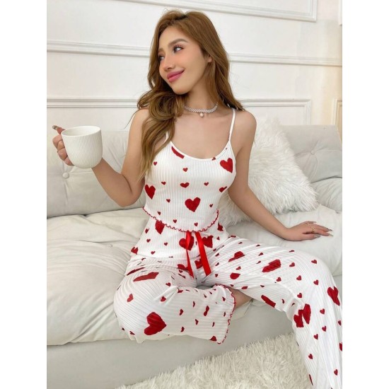 بيجامه نسائية بحمالات رفيعة